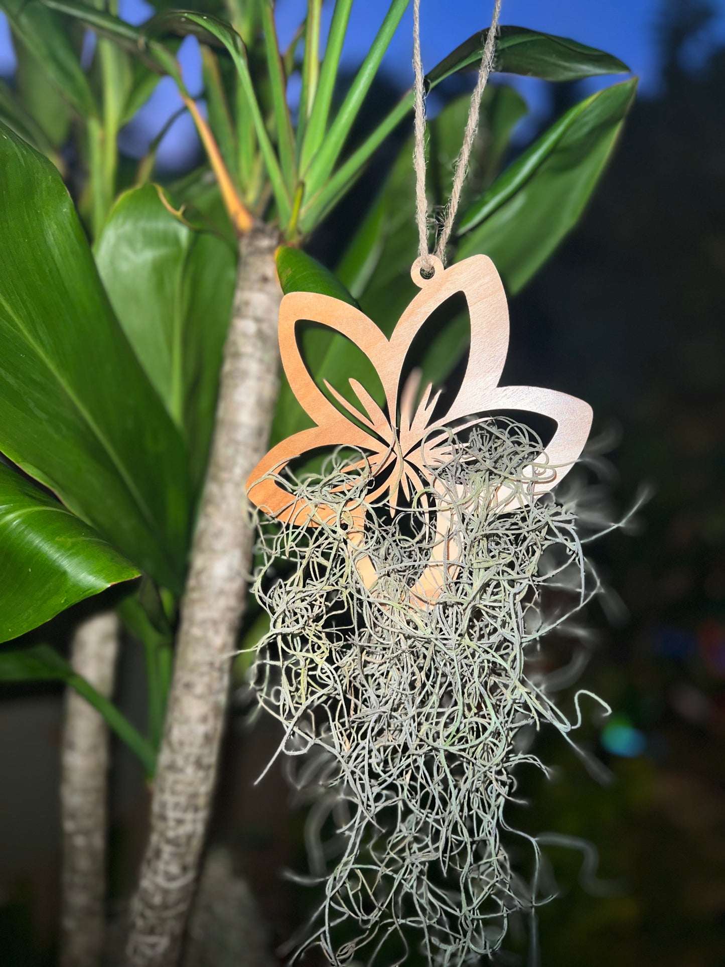 Hinahina Hanger Medium